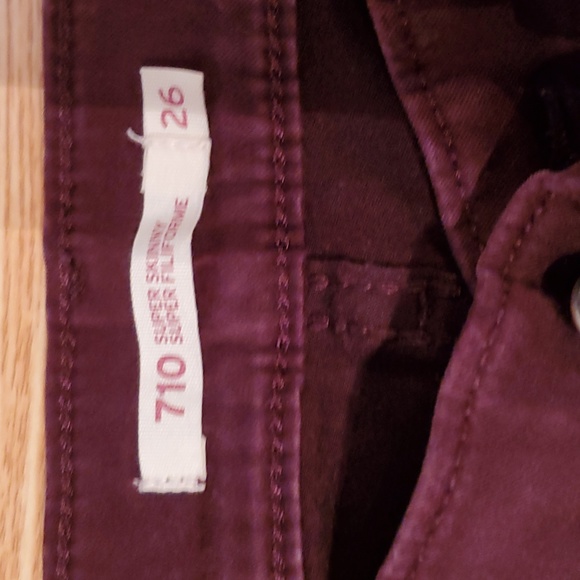 Levi's burgundy skinny jeans, size 25 - Picture 2 of 3